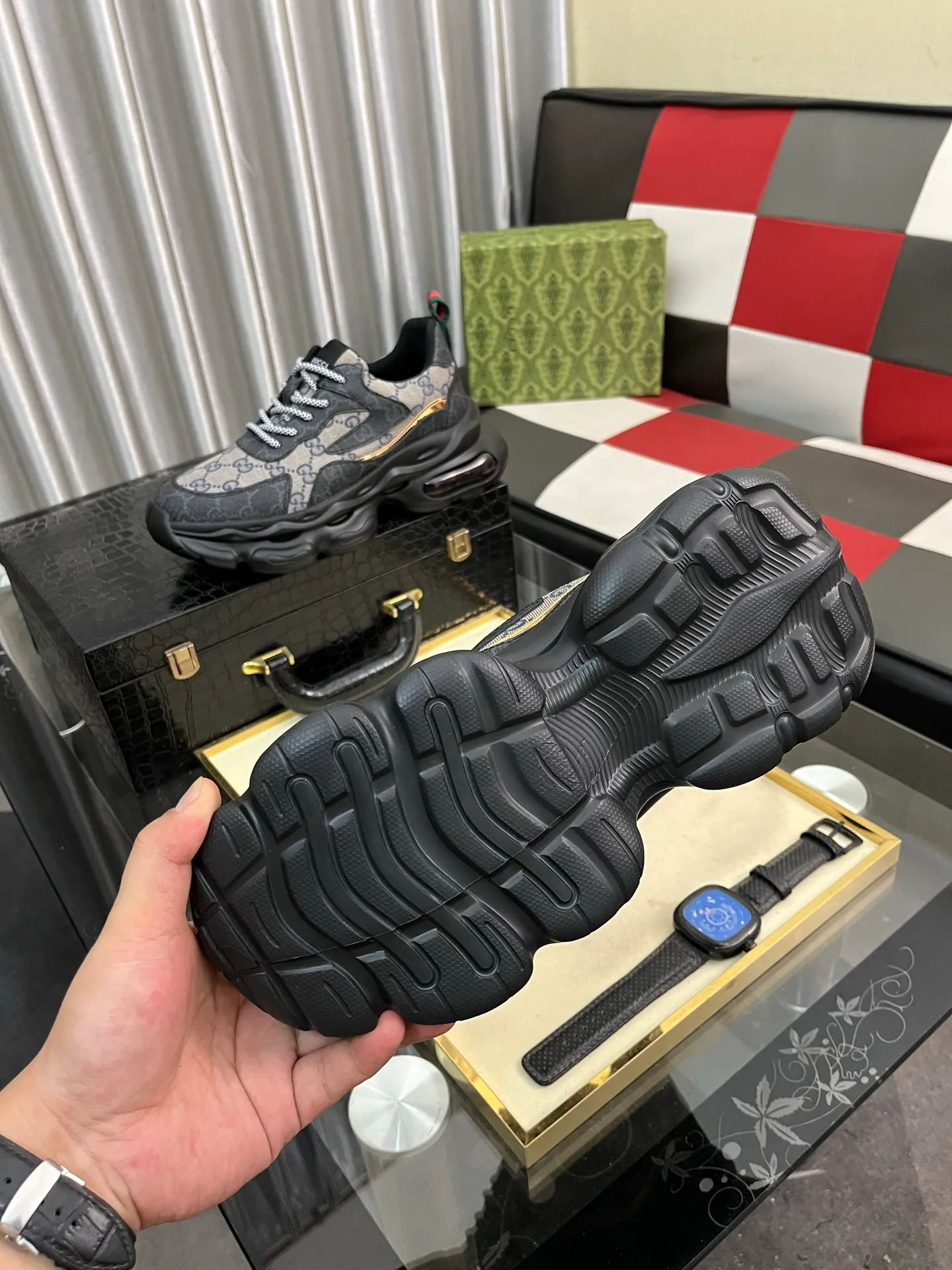 Men's shoes💰438⌚️⌚️[Gucci] Gucci's new men's genuine leather casual shoes, the highest version on the market, any comparison is welcome🆚! The original leather has excellent texture and is super high-end! Fetal sheep net lining imported from Italy, removable pad! Luxurious materials and fine workmanship, highly recommended! Code number: 38-444️⃣Colors available
